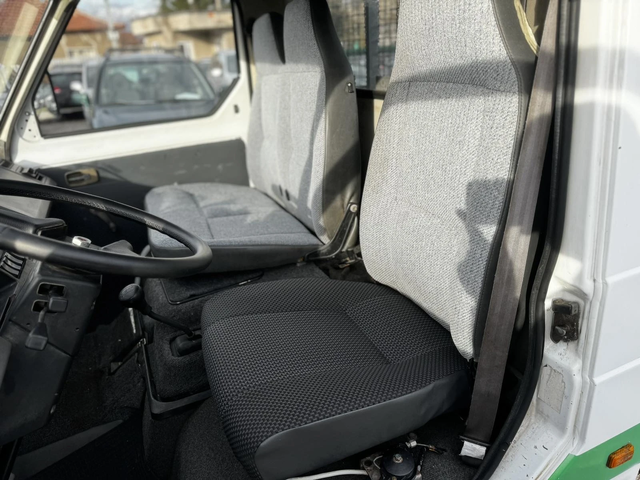 Nissan Trade 2.8D - автомобили, коли, обяви за нови и употребявани 13