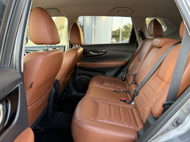 Nissan X-trail 2.0 D 4x4 177кс Оранжев Салон - автомобили, коли, обяви за нови и употребявани 5