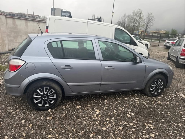 Opel Astra 1.4i - автомобили, коли, обяви за нови и употребявани 6