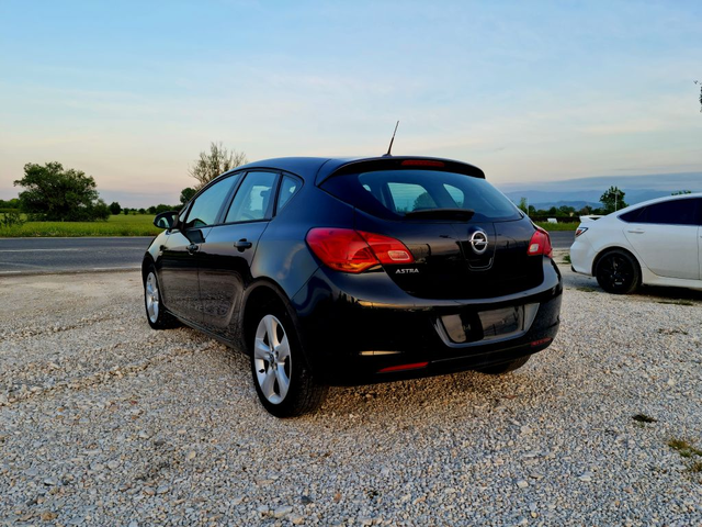 Opel Astra 1.6i Metan Evro 5 - автомобили, коли, обяви за нови и употребявани 7