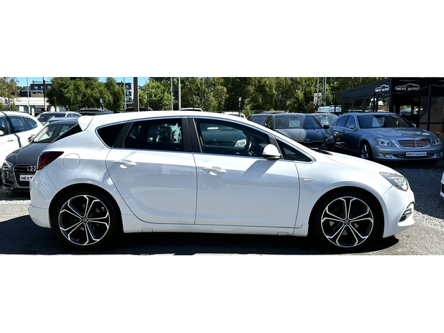 Opel Astra 2.0CDTI 194HP LANE ASSIST BiTURBO EURO5B - автомобили, коли, обяви за нови и употребявани 3