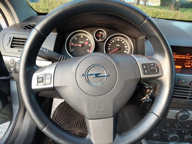 Opel Astra GTC 1, 9d 150ps 6ck - автомобили, коли, обяви за нови и употребявани 10
