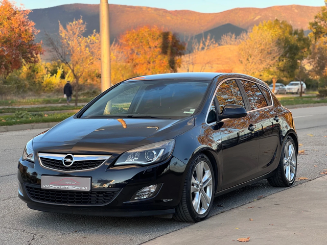 Opel Astra 1.6TURBO 180кс * ПЕРФЕКТЕН* - автомобили, коли, обяви за нови и употребявани 0