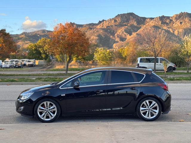 Opel Astra 1.6TURBO 180кс * ПЕРФЕКТЕН* - автомобили, коли, обяви за нови и употребявани 1