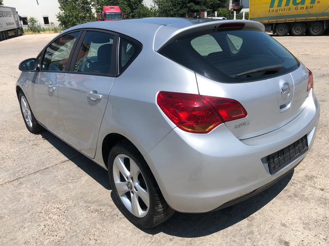 Opel Astra 1.7 CDTI - автомобили, коли, обяви за нови и употребявани 6