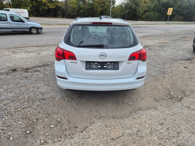 Opel Astra 1.7D, 110K.NAVI - автомобили, коли, обяви за нови и употребявани 5