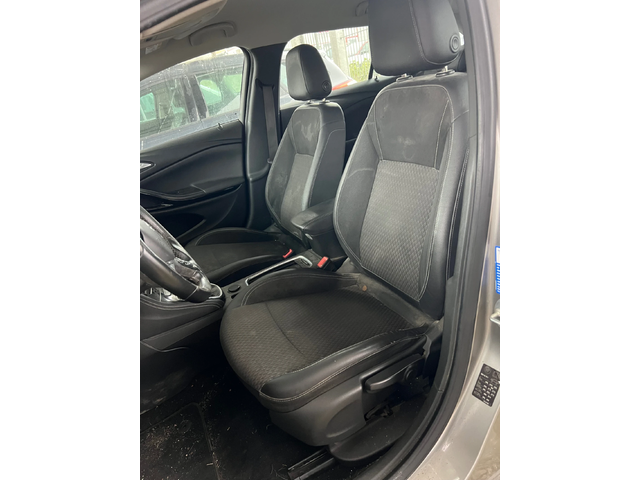 Opel Astra 1.6cdti SPORTSTOURER+ - автомобили, коли, обяви за нови и употребявани 9