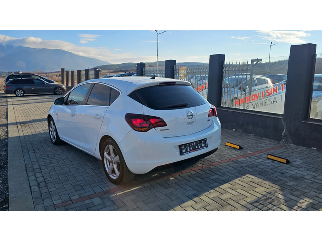 Opel Astra 1.7CDTI-Cosmo-140.000км - автомобили, коли, обяви за нови и употребявани 2