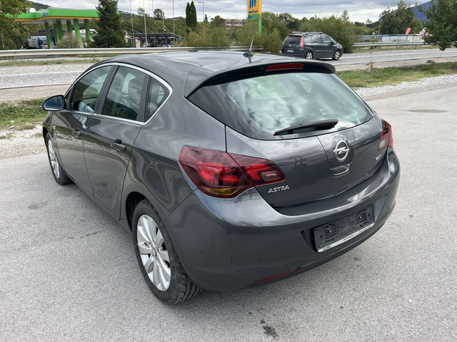 Opel Astra 1.7CDTI 125кс 6 СКОРОСТИ EURO 5A АВТОПИЛОТ ВНОС ИТ - автомобили, коли, обяви за нови и употребявани 4