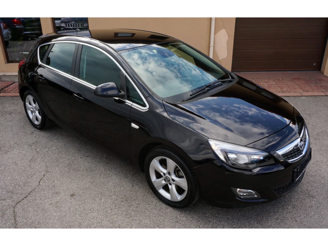 Opel Astra 1.6T COSMO S - автомобили, коли, обяви за нови и употребявани 0