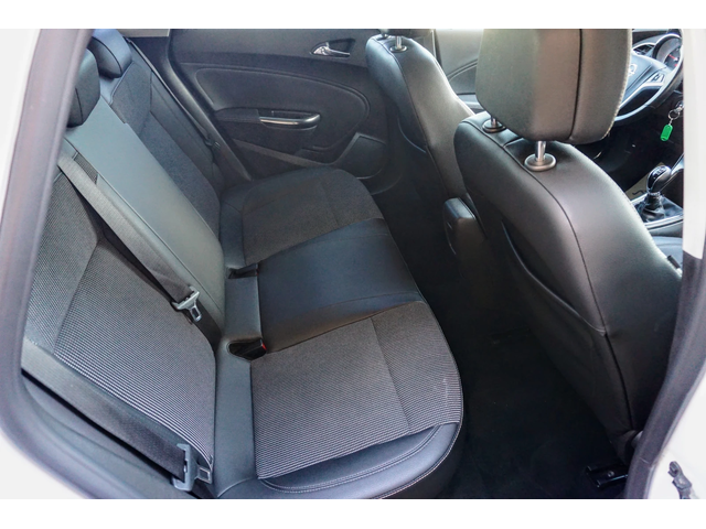 Opel Astra 1.7CDTi COSMO - автомобили, коли, обяви за нови и употребявани 12