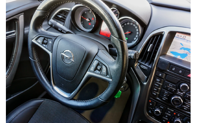 Opel Astra 1.7CDTi COSMO - автомобили, коли, обяви за нови и употребявани 9