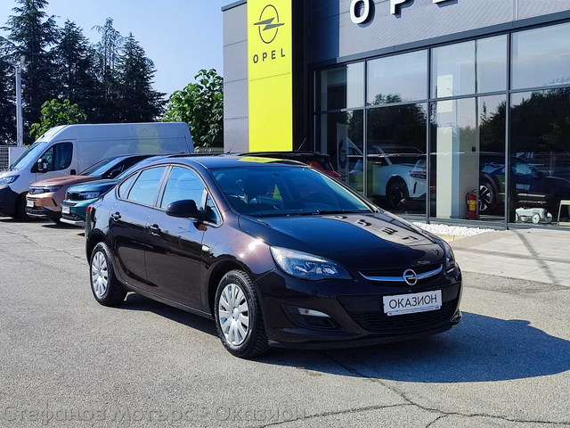 Opel Astra J 4-вр. Седан 116к.с. Бензин - автомобили, коли, обяви за нови и употребявани 0