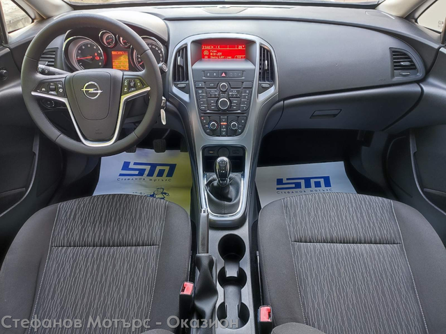 Opel Astra J 4-вр. Седан 116к.с. Бензин - автомобили, коли, обяви за нови и употребявани 10