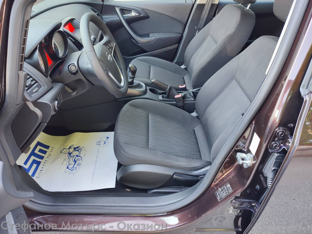 Opel Astra J 4-вр. Седан 116к.с. Бензин - автомобили, коли, обяви за нови и употребявани 11