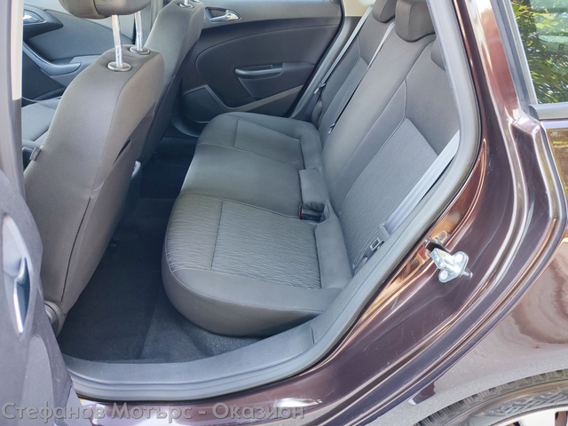 Opel Astra J 4-вр. Седан 116к.с. Бензин - автомобили, коли, обяви за нови и употребявани 12