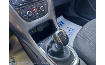 Opel Astra J 4-вр. Седан 116к.с. Бензин - автомобили, коли, обяви за нови и употребявани 13