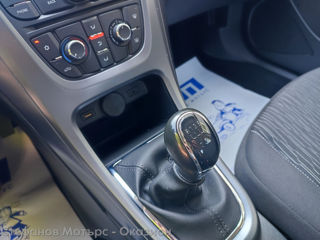 Opel Astra J 4-вр. Седан 116к.с. Бензин - автомобили, коли, обяви за нови и употребявани 13