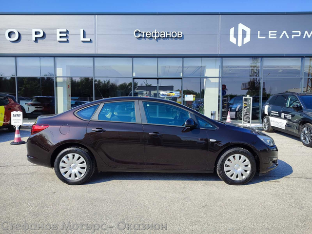 Opel Astra J 4-вр. Седан 116к.с. Бензин - автомобили, коли, обяви за нови и употребявани 4