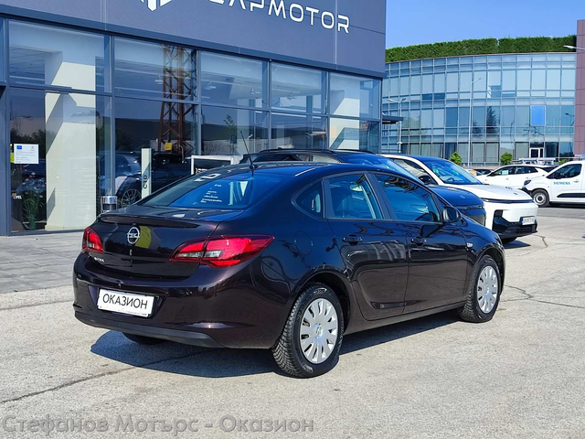 Opel Astra J 4-вр. Седан 116к.с. Бензин - автомобили, коли, обяви за нови и употребявани 5