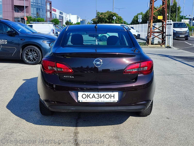 Opel Astra J 4-вр. Седан 116к.с. Бензин - автомобили, коли, обяви за нови и употребявани 6