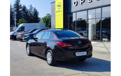 Opel Astra J 4-вр. Седан 116к.с. Бензин - автомобили, коли, обяви за нови и употребявани 7