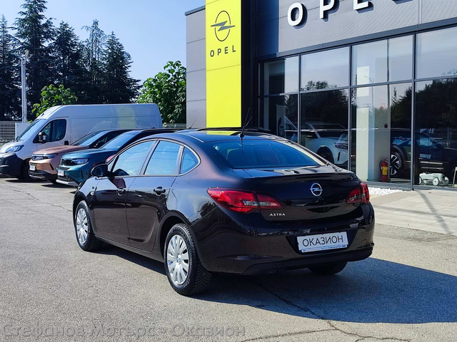 Opel Astra J 4-вр. Седан 116к.с. Бензин - автомобили, коли, обяви за нови и употребявани 7