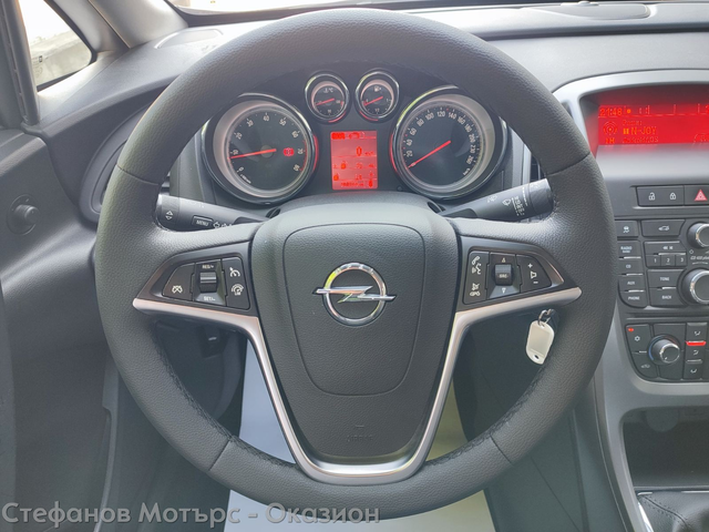 Opel Astra J 4-вр. Седан 116к.с. Бензин - автомобили, коли, обяви за нови и употребявани 8