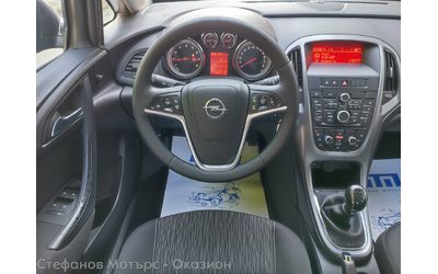Opel Astra J 4-вр. Седан 116к.с. Бензин - автомобили, коли, обяви за нови и употребявани 9