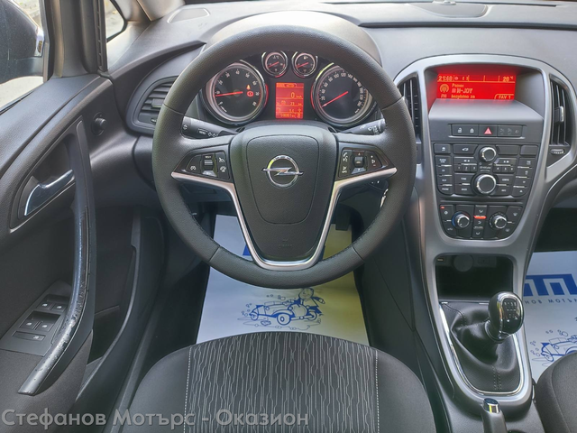Opel Astra J 4-вр. Седан 116к.с. Бензин - автомобили, коли, обяви за нови и употребявани 9
