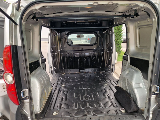 Opel Combo 1.3 - автомобили, коли, обяви за нови и употребявани 12