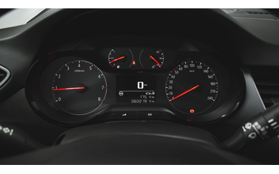 Opel Crossland X 1.2 Turbo Enjoy - автомобили, коли, обяви за нови и употребявани 12