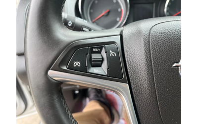 Opel Insignia 2.0 Diesel 130 k.c - автомобили, коли, обяви за нови и употребявани 10