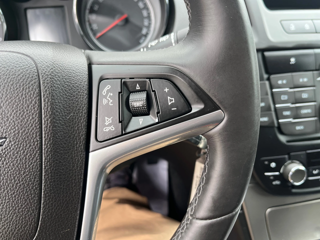 Opel Insignia 2.0 Diesel 130 k.c - автомобили, коли, обяви за нови и употребявани 11