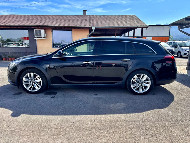 Opel Insignia Sports Tourer - автомобили, коли, обяви за нови и употребявани 4