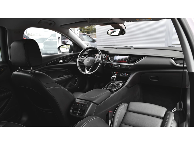 Opel Insignia Sports Tourer 2.0 CDTi Business Innovation - автомобили, коли, обяви за нови и употребявани 10