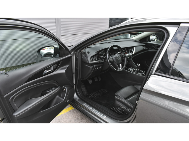 Opel Insignia Sports Tourer 2.0 CDTi Business Innovation - автомобили, коли, обяви за нови и употребявани 7