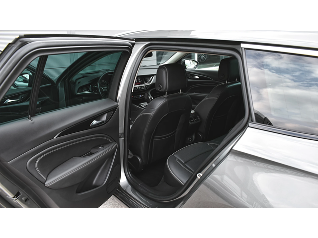 Opel Insignia Sports Tourer 2.0 CDTi Business Innovation - автомобили, коли, обяви за нови и употребявани 8