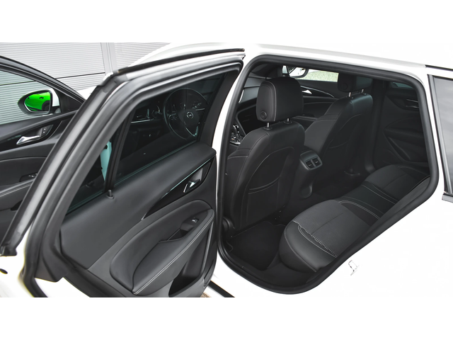 Opel Insignia Sports Tourer 2.0d OPC Line 4x4 Automatic - автомобили, коли, обяви за нови и употребявани 8