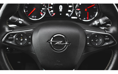 Opel Insignia Grand Sport 1.6d Innovation - автомобили, коли, обяви за нови и употребявани 12