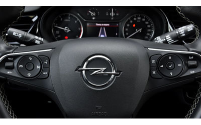 Opel Insignia Sports Tourer 2.0d Automatic Business Edition - автомобили, коли, обяви за нови и употребявани 11