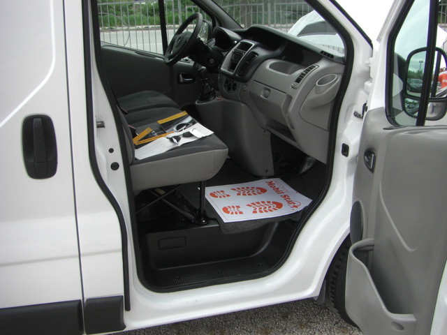 Opel Vivaro 2.0cdti 6ck. - автомобили, коли, обяви за нови и употребявани 11