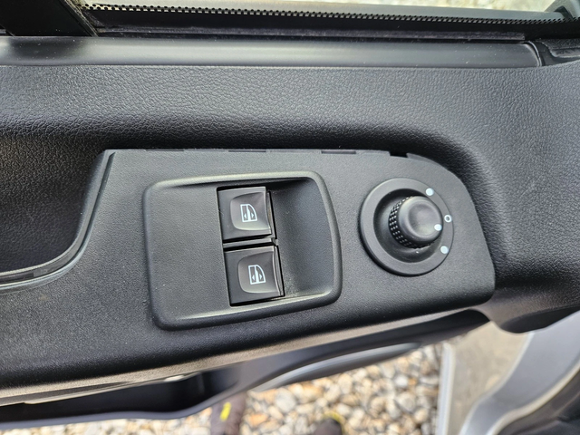 Opel Vivaro - автомобили, коли, обяви за нови и употребявани 11