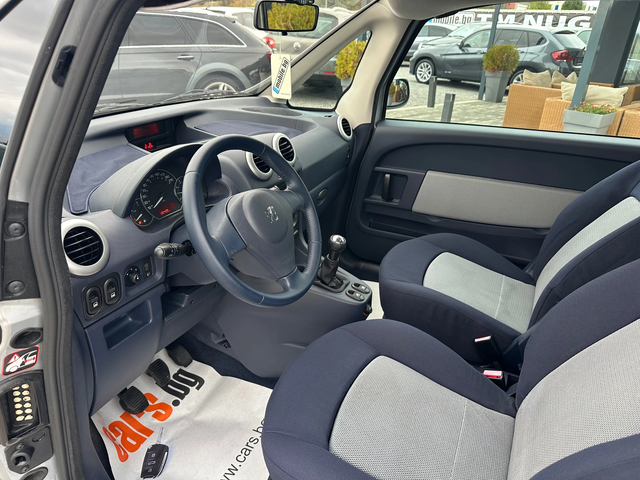 Peugeot 1007 - автомобили, коли, обяви за нови и употребявани 10