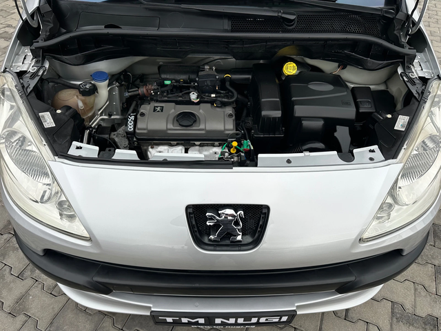 Peugeot 1007 - автомобили, коли, обяви за нови и употребявани 15