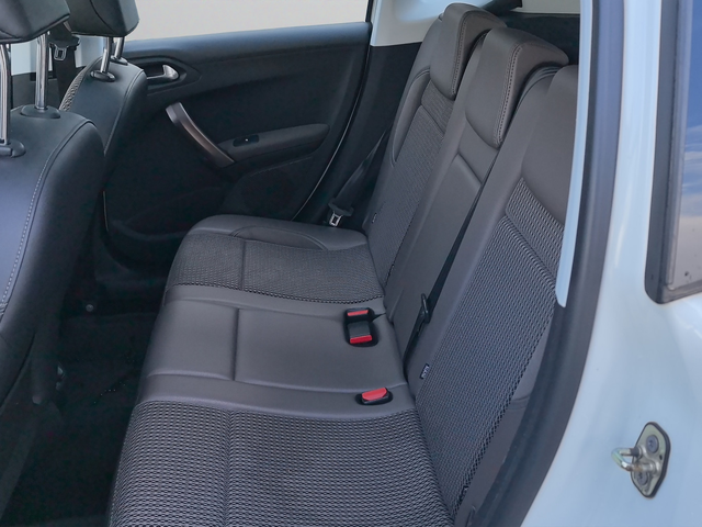 Peugeot 2008 1.2 VTI 82 hp MT5 - автомобили, коли, обяви за нови и употребявани 12