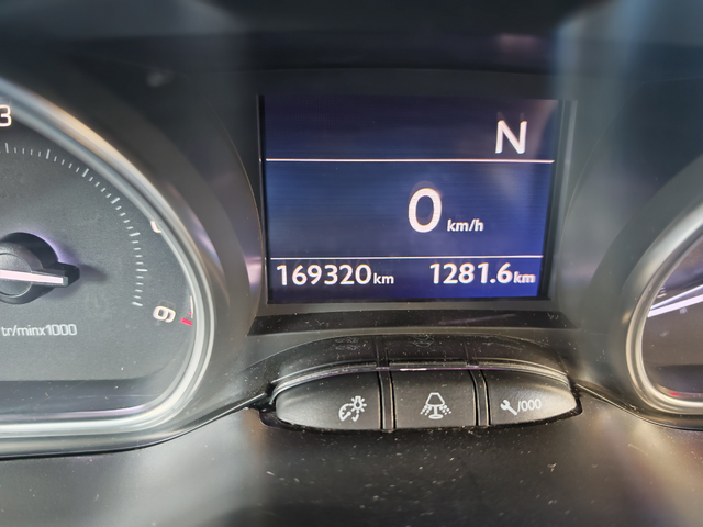 Peugeot 2008 1.6е-HDI ALLURE-навигация, кожа - автомобили, коли, обяви за нови и употребявани 13