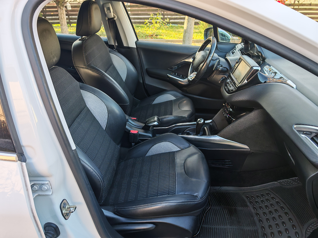 Peugeot 2008 1.6е-HDI ALLURE-навигация, кожа - автомобили, коли, обяви за нови и употребявани 8