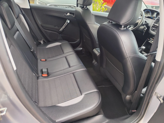 Peugeot 2008 1.6e-HDi Allure92к.с - автомобили, коли, обяви за нови и употребявани 12