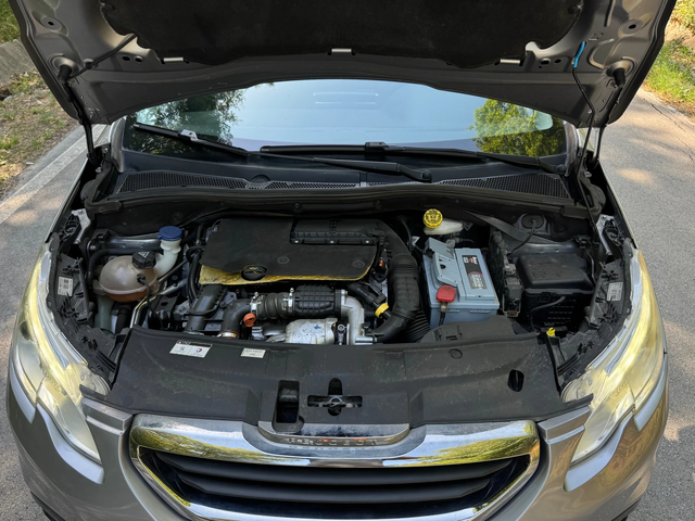 Peugeot 2008 1.6HDI / 75кс - автомобили, коли, обяви за нови и употребявани 12